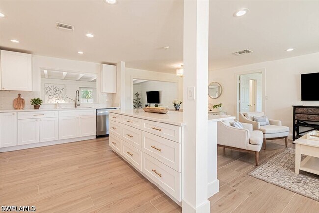 Building Photo - 1530 Mandarin Rd