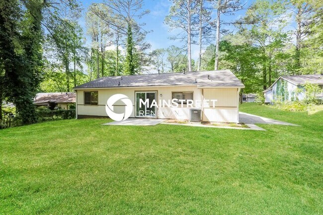 Building Photo - 3 Bedroom Pet-Friendly Home in Riverdale, GA with Main Street Renewal