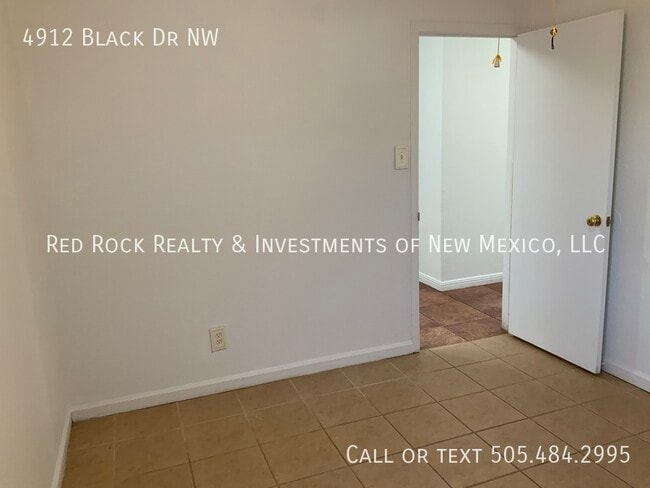 Building Photo - 4912 Black Dr NW