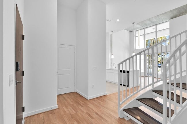 Building Photo - 300 S Australian Ave