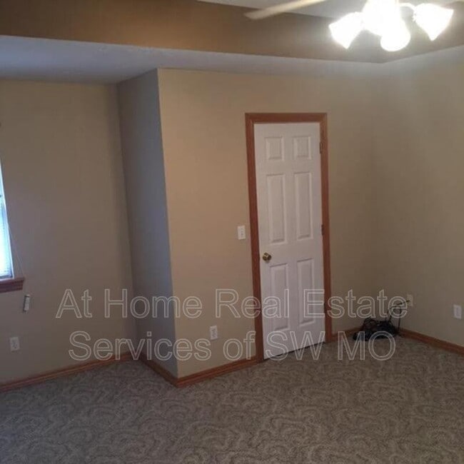 Building Photo - 3033 N Fremont Ave