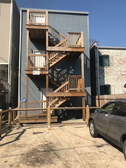 Building Photo - 2733 N Sheffield Ave