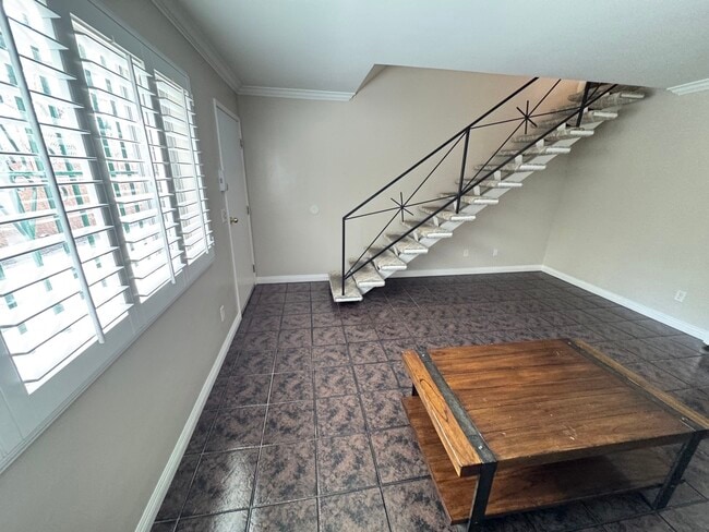 Building Photo - 1126 W 37th Pl