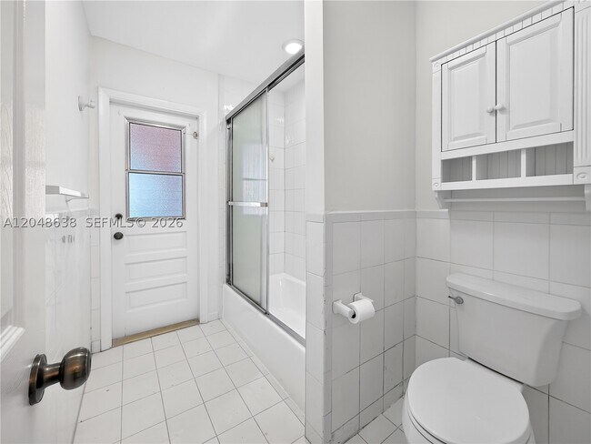 Building Photo - 14121 SW 97th Ave