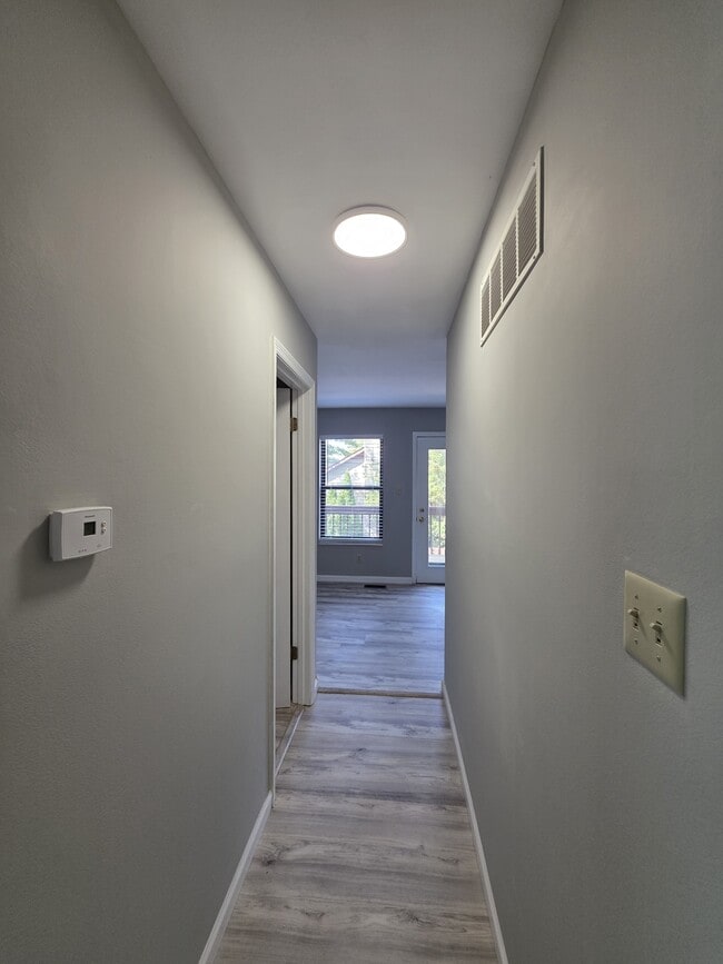 Building Photo - 813 Forest Trace Dr