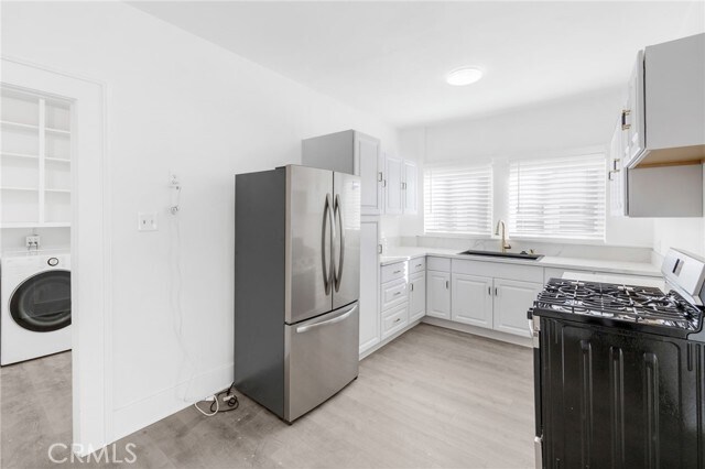 Building Photo - 550 N Kenmore Ave