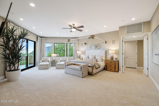 Building Photo - Beautiful custom home with backyard Oasis!