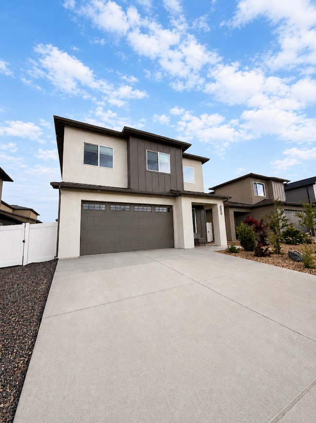 Building Photo - Stylish 2023 Home for Rent | 4 Bed • 2.5 Bath • Prime North Grand Junction Location