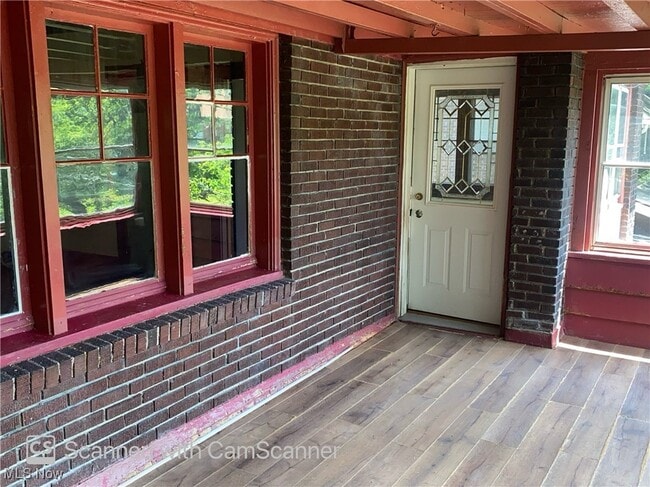 Building Photo - 280 Fairgreen Ave