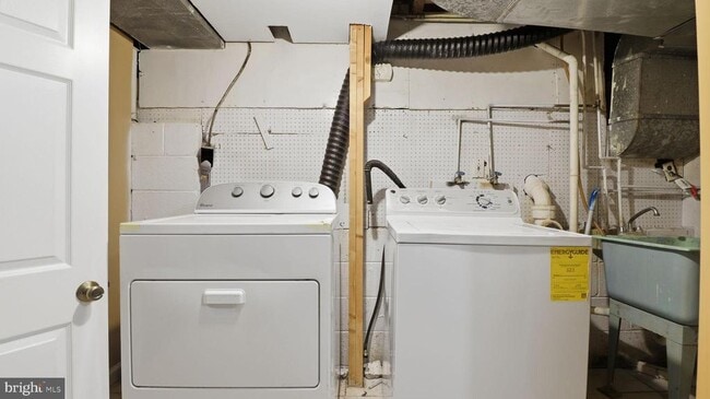 Building Photo - 1703 Tioga Rd