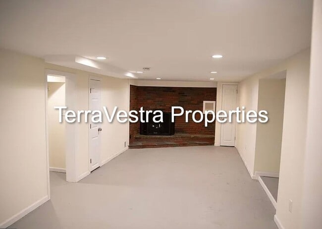 Building Photo - Single Family in Brooklawn!