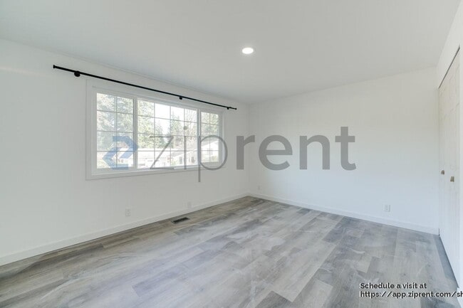 Building Photo - 12225 105th Ave NE