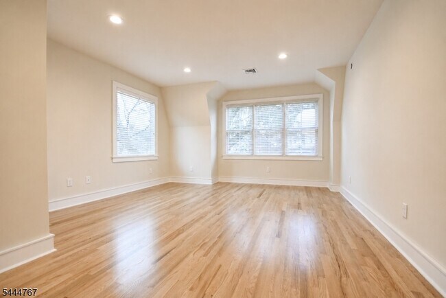 Building Photo - 676 Bloomfield Ave