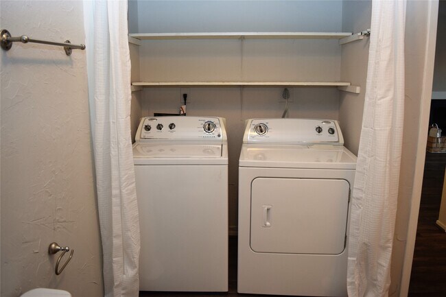 Building Photo - 18511 Egret Bay Blvd