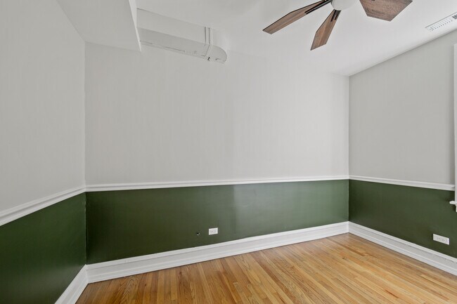 Building Photo - 4834 N Springfield Ave
