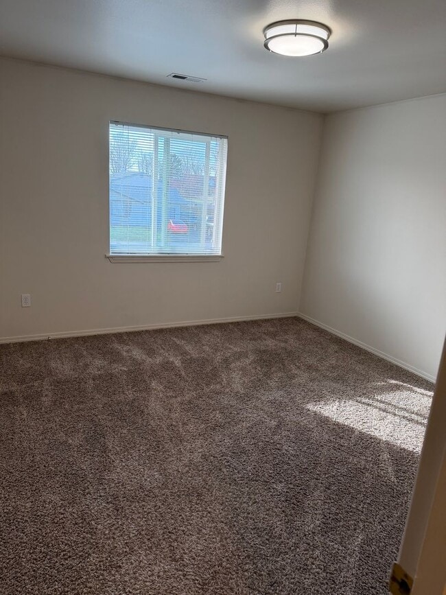Building Photo - 1709 W Fern Dr