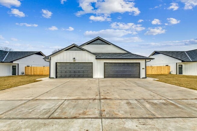 Building Photo - 4628 S Kessler Cir