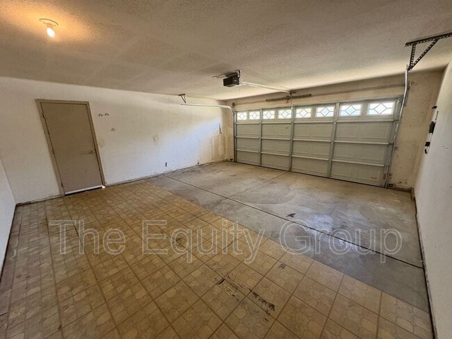 Building Photo - 3645 E Vista Dr