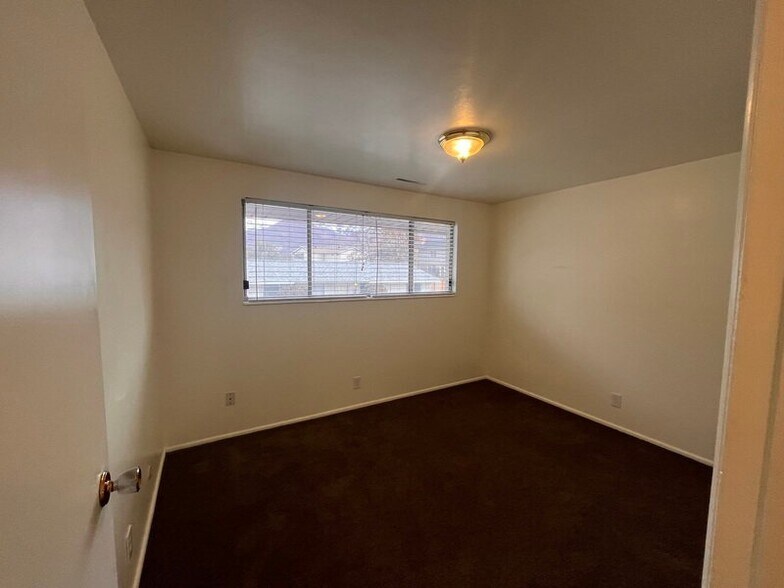 Building Photo - 166 N 400 E