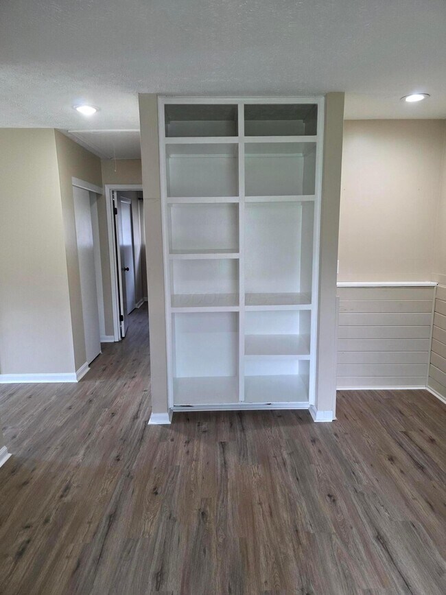 Building Photo - 2451 Natchez Dr