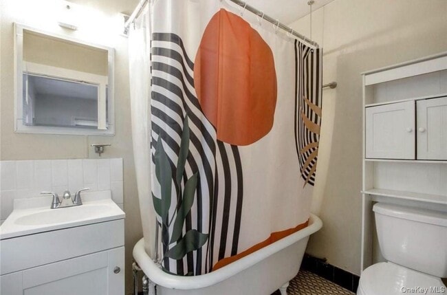 Building Photo - 2 Mine Hill Rd