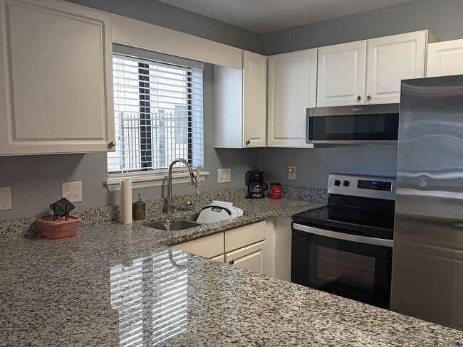 Building Photo - Golf Colony VII