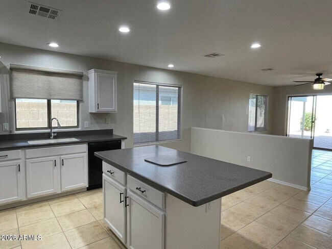 Building Photo - 6942 E San Tan Way
