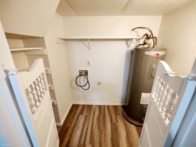 Building Photo - 2 br, 1 bath Duplex - 624 West Warrior Trail