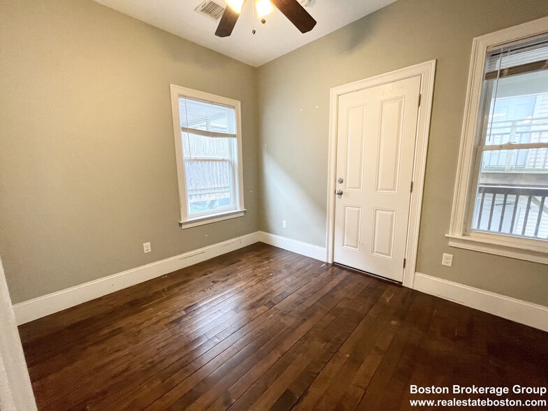 Building Photo - 178 Hillside St