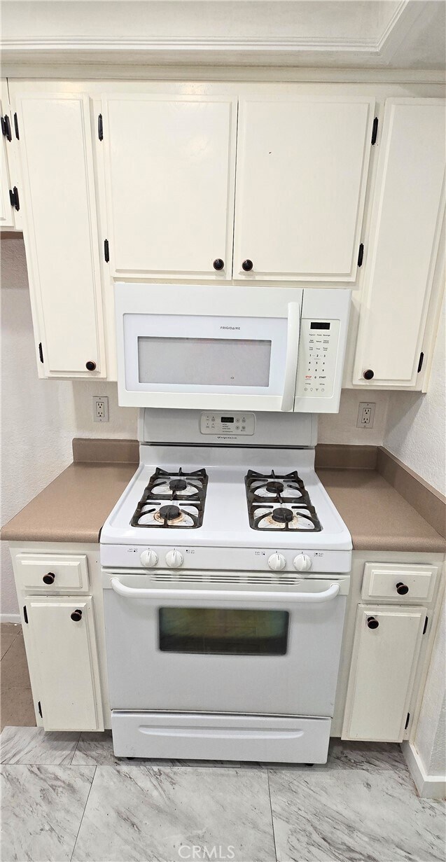 Building Photo - 630 W Dryden St