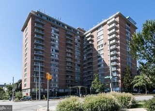 Building - 1 E University Pky