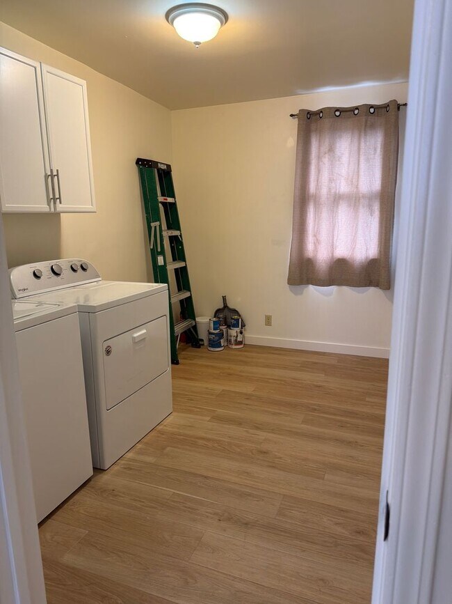 Building Photo - 1489 G St