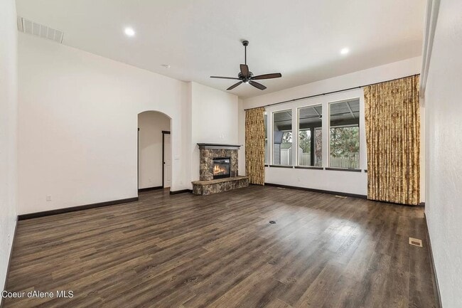 Building Photo - Luxurious Single-Level Rancher in Post Falls