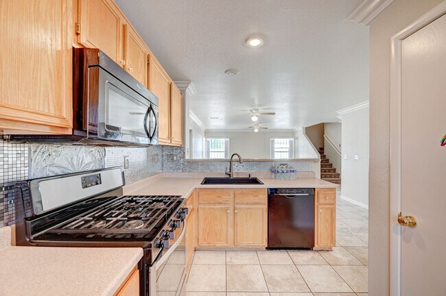 Building Photo - Beautiful 3 Bedroom Home!