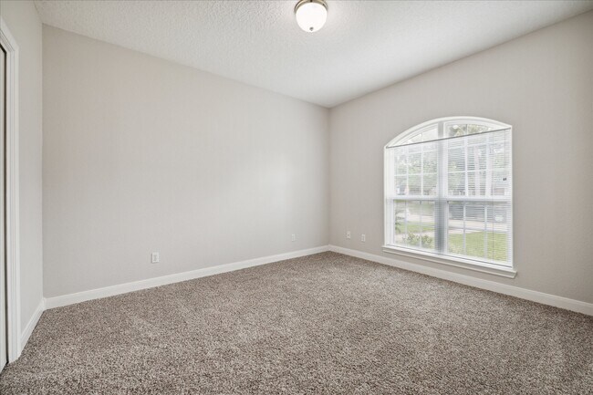 Building Photo - 20334 Hampshire Rocks Dr