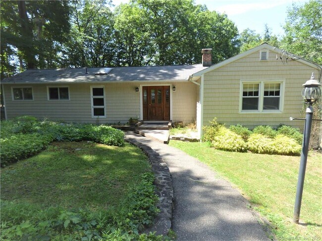 Building Photo - 5 Candlewood Lake Dr