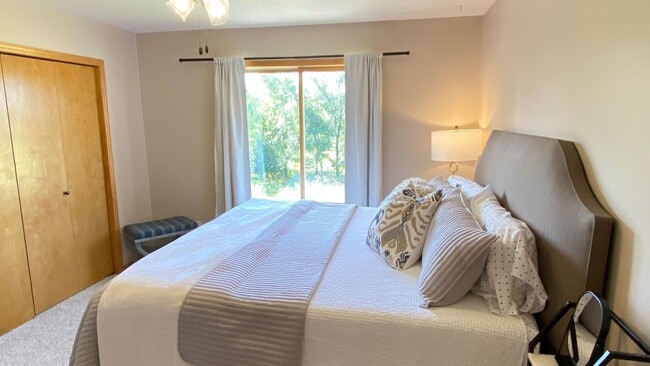 Building Photo - Cozy tranquility 6mi from Mayo 4bed/3bath