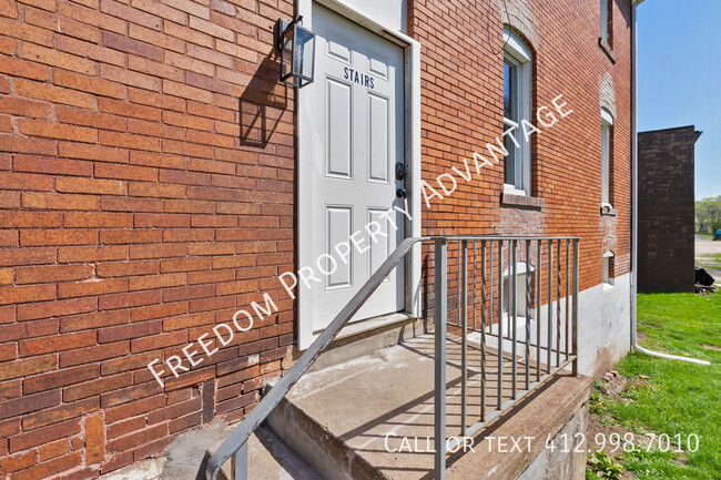 Building Photo - 10 Iron St