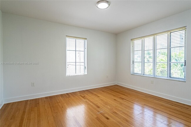 Building Photo - 2425 Flamingo Pl