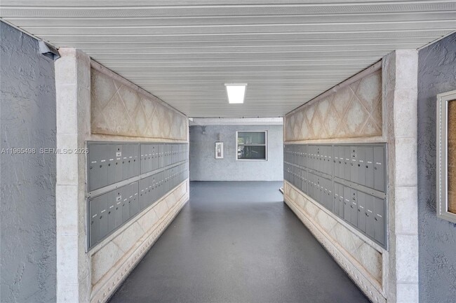 Building Photo - 4600 SW 67th Ave