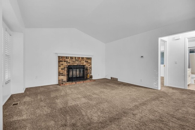 Building Photo - Charming Farmington Home in Peaceful Cul-de-Sac - Newly Painted Cabinets