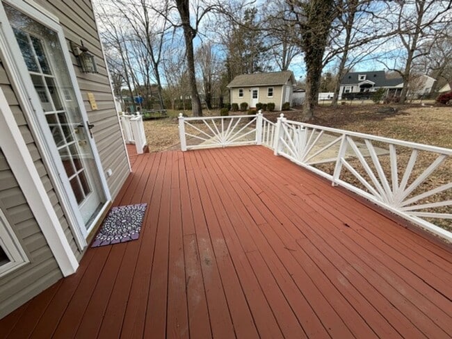 Building Photo - Elon