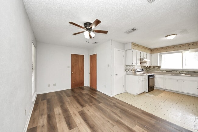 Building Photo - 1324 Bennett Dr