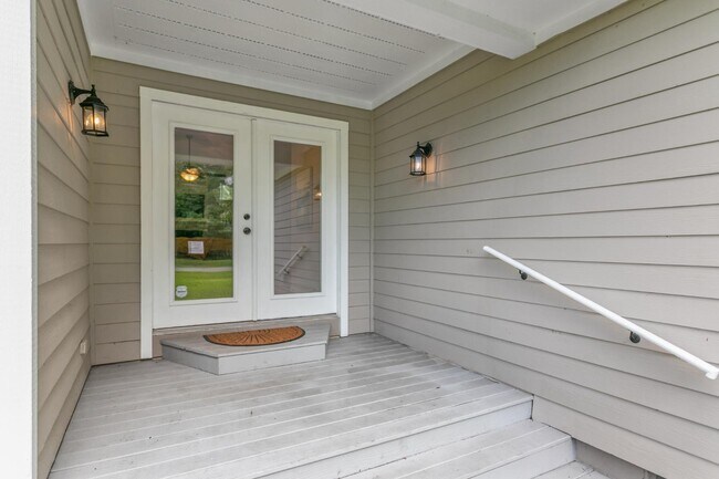 Building Photo - 3030 Amelia Rd