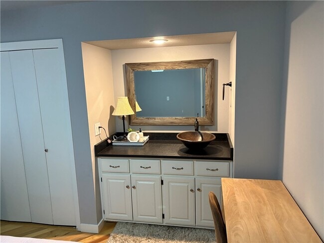 Building Photo - 80 Mayfair Dr