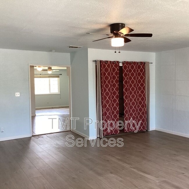 Building Photo - 8724 Halverson Dr