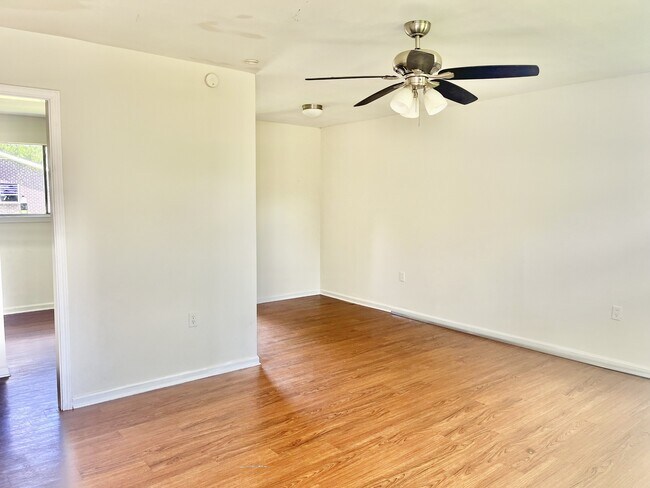 Building Photo - 7465 Whitney Dr
