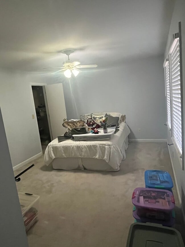 Building Photo - Beautiful 3 Bedroom 3 Bathroom Single Family Home