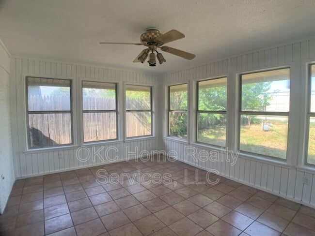 Building Photo - 2808 N Ditmer Rd