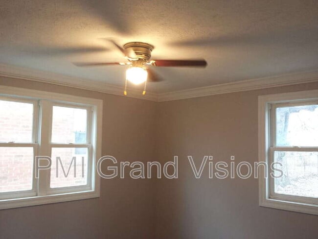 Building Photo - 328 E Kellar Ln